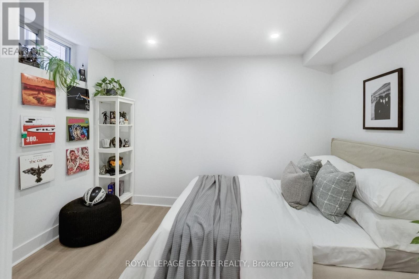 184 KING EDWARD AVENUE - 24