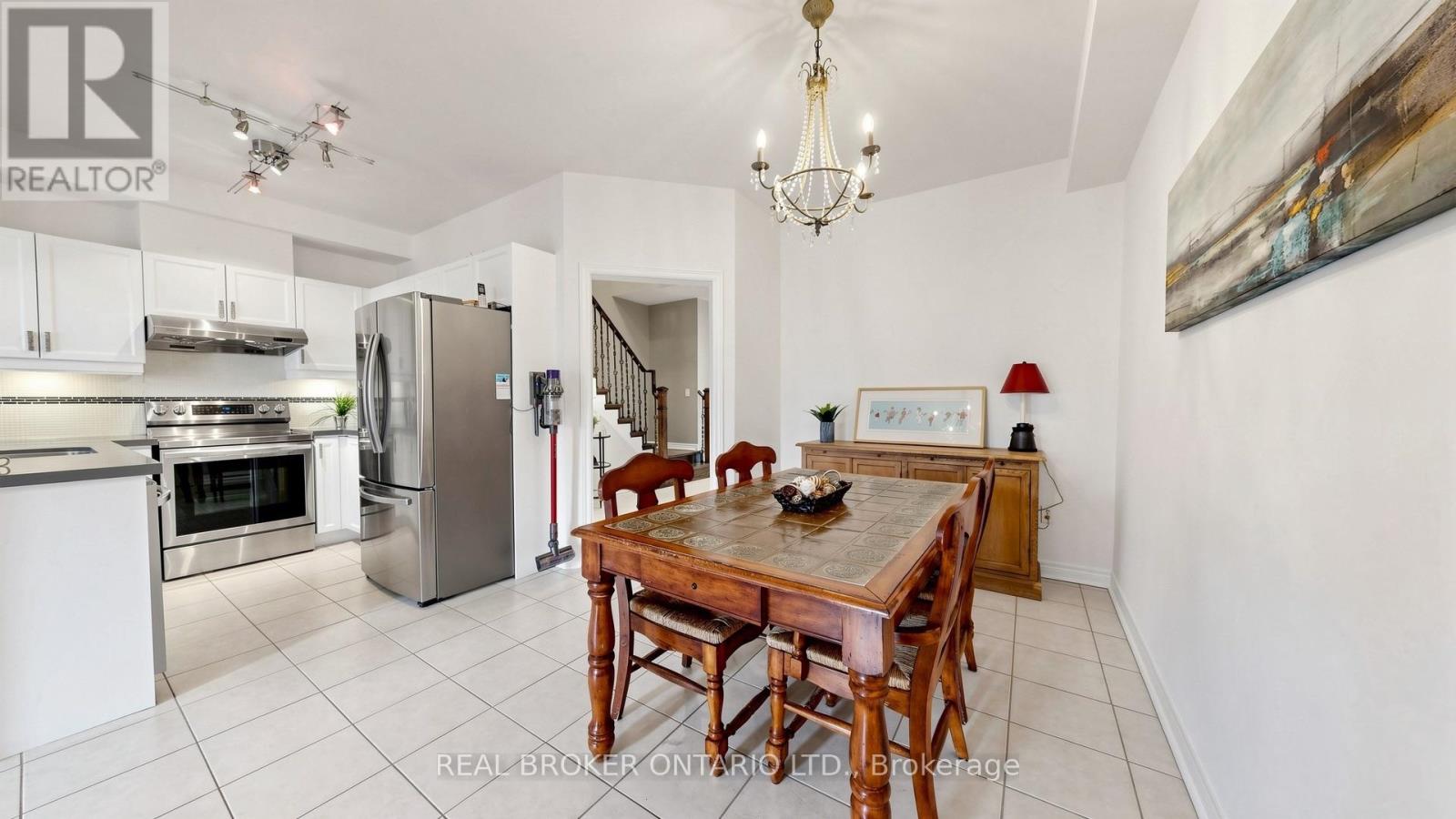 23 PIERA GARDENS - 9