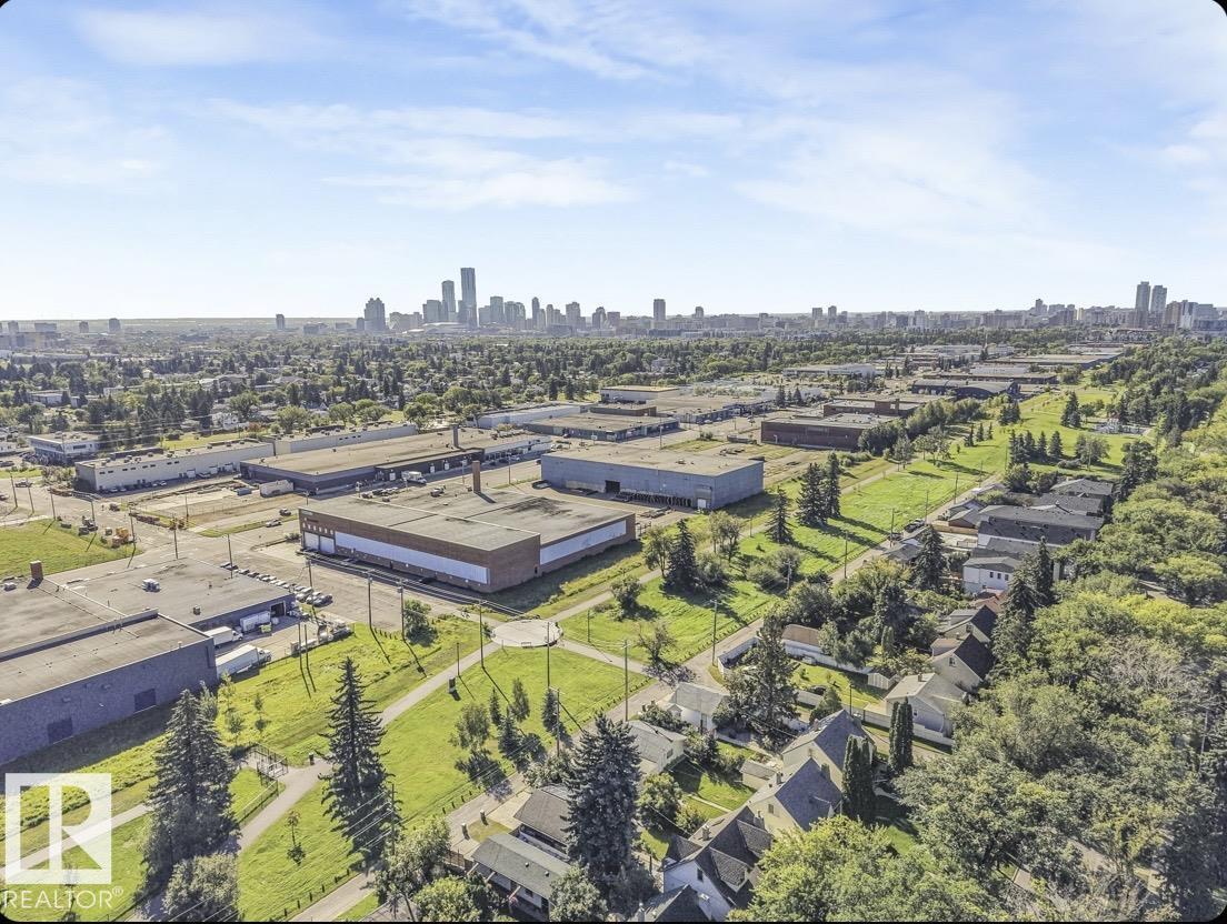 11502 122 ST NW - 8
