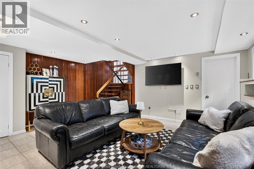857 THOMPSON BOULEVARD - 37