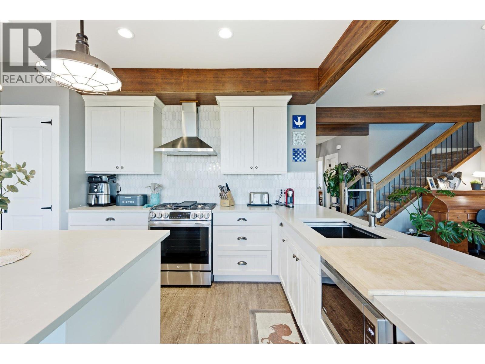  1160 Goldfinch Place, Kelowna