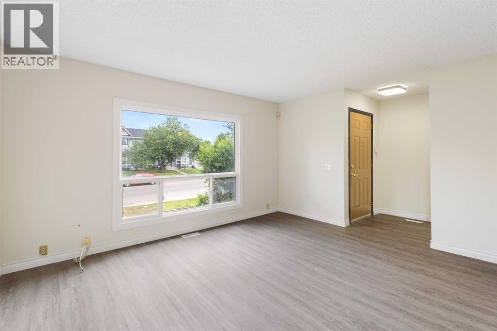 13 Bernard Drive NW, Beddington Heights, Calgary photo 4