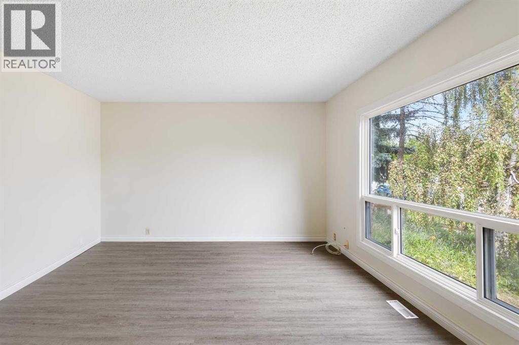 13 Bernard Drive NW, Beddington Heights, Calgary photo 5
