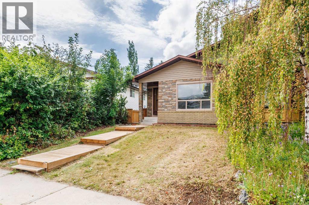 13 Bernard Drive NW, Beddington Heights, Calgary photo 2