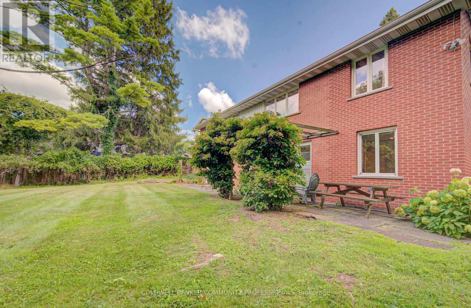 4 MAYFAIR COURT - 39