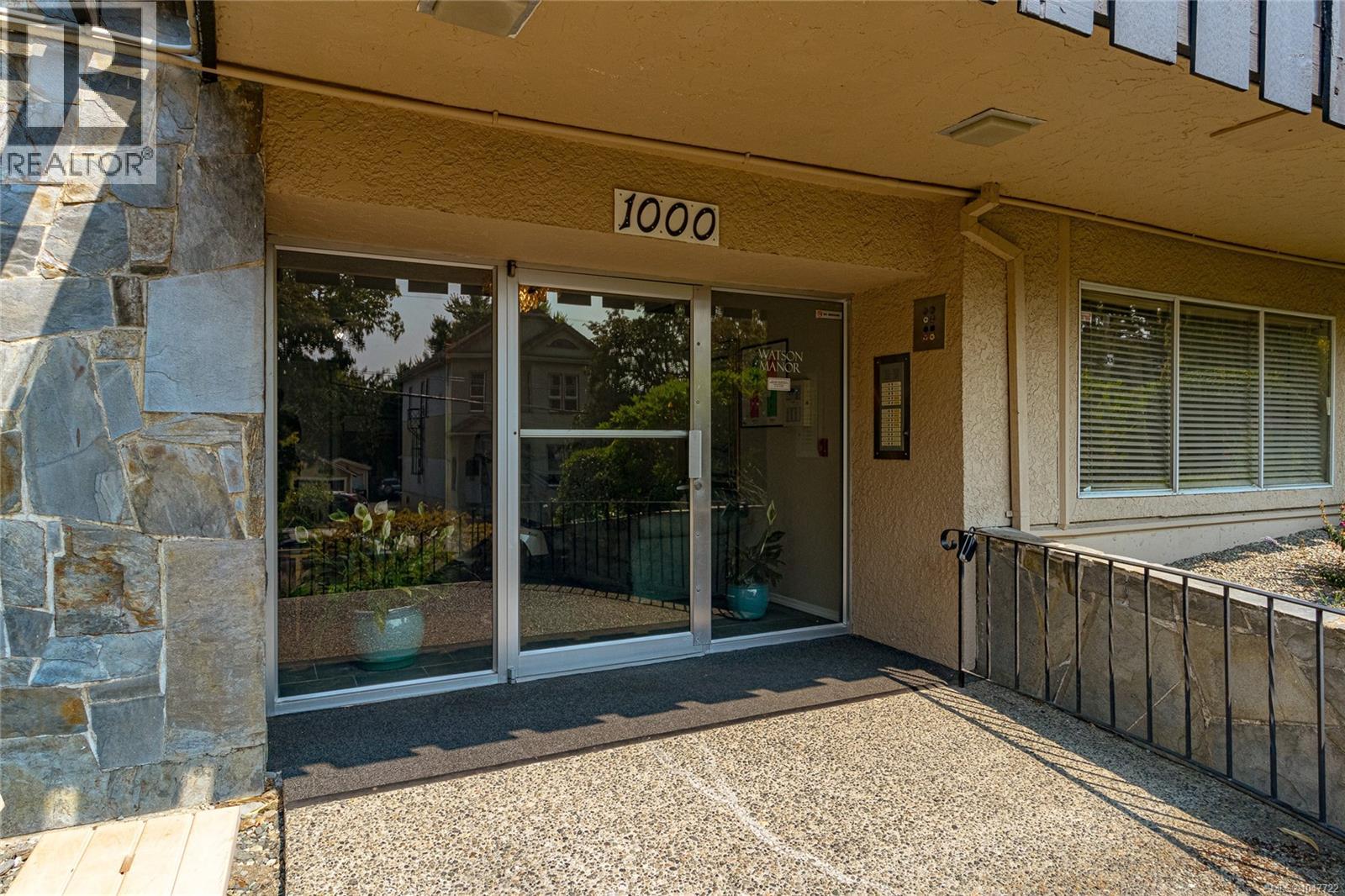 101 1000 McClure Street, Victoria