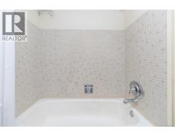 101 1000 Mcclure St, Victoria, BC V8V3E9 Photo 22