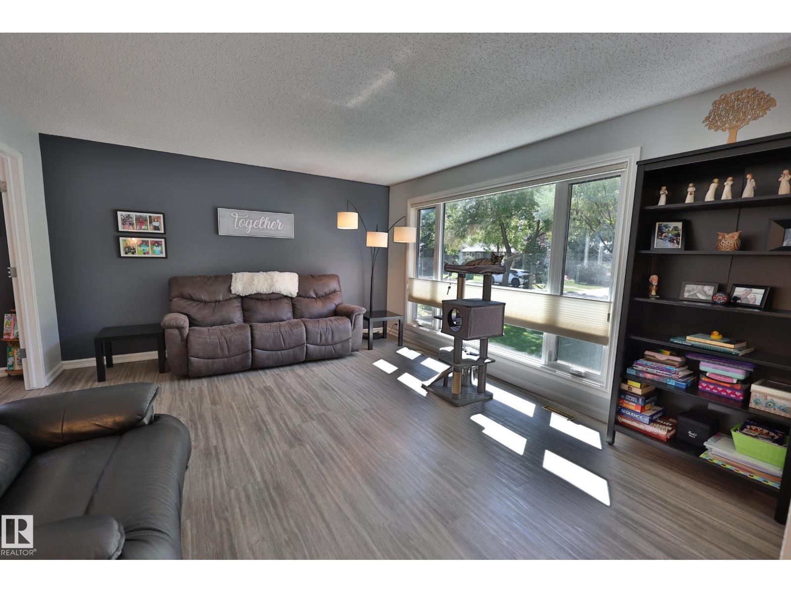26 BUTTERFIELD CR, Braeside, St. Albert photo 4