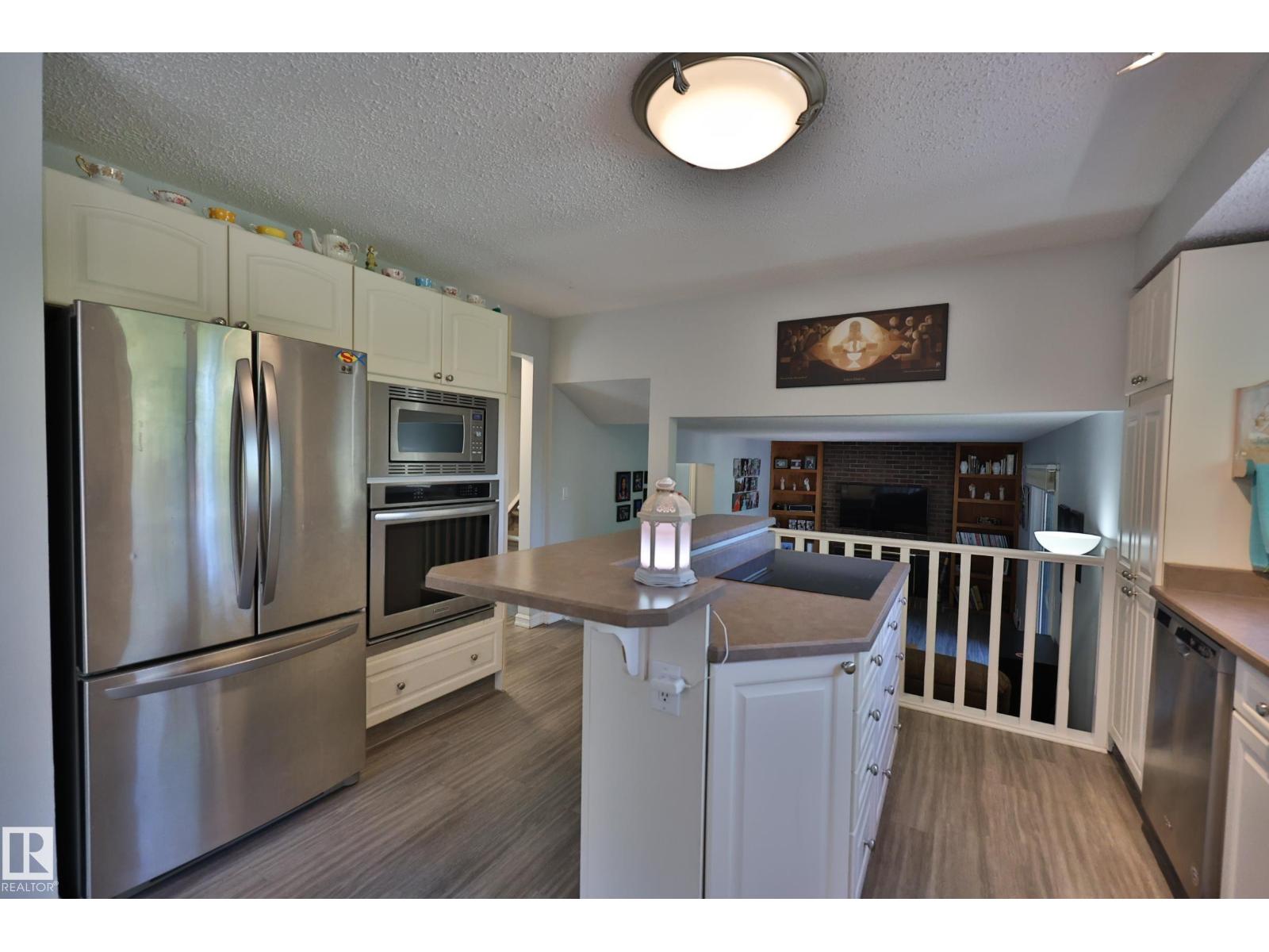 26 BUTTERFIELD CR, Braeside, St. Albert photo 5