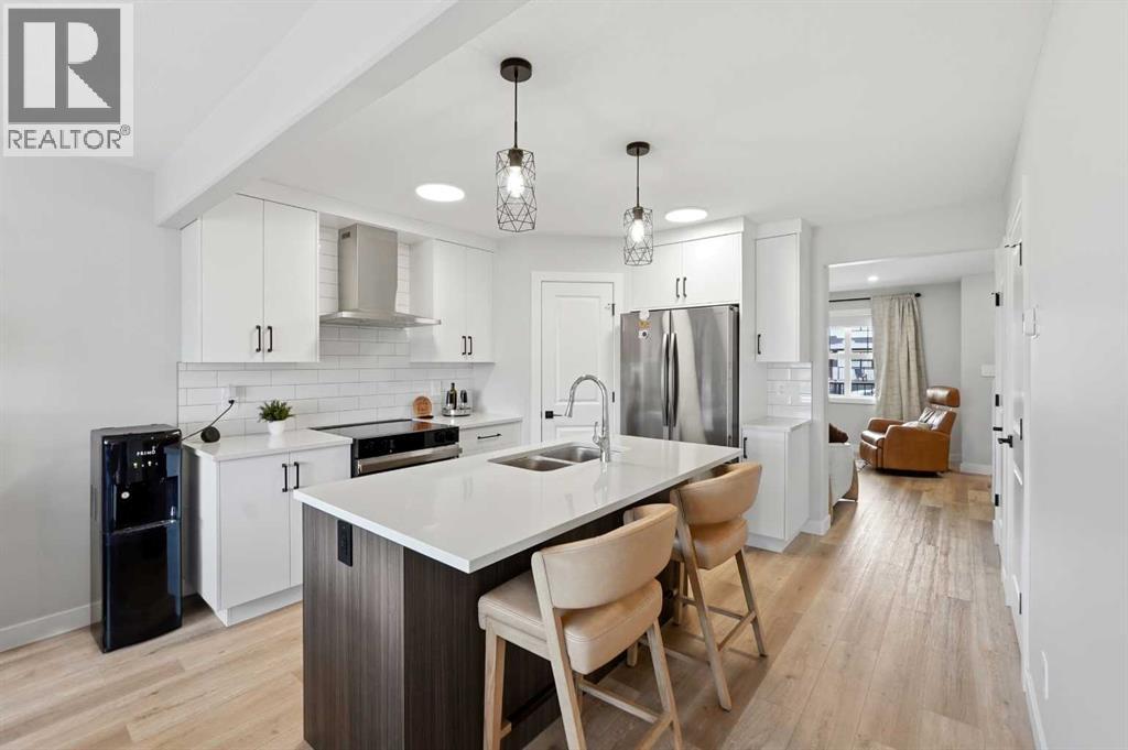 Listing photo – 254 Halifax Close, Penhold