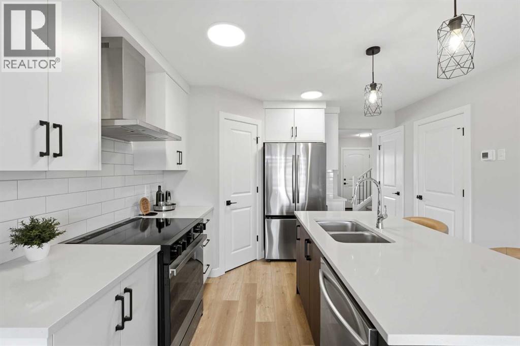 Listing photo – 254 Halifax Close, Penhold