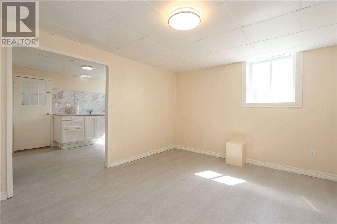 17 Landsend Street - 21
