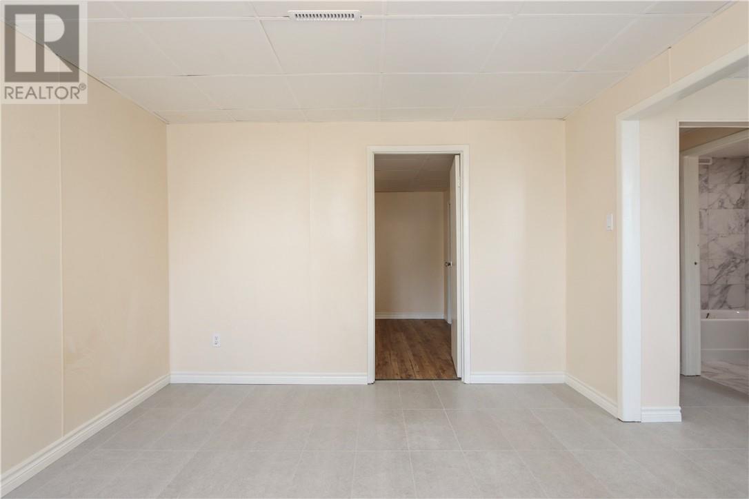 17 Landsend Street - 22
