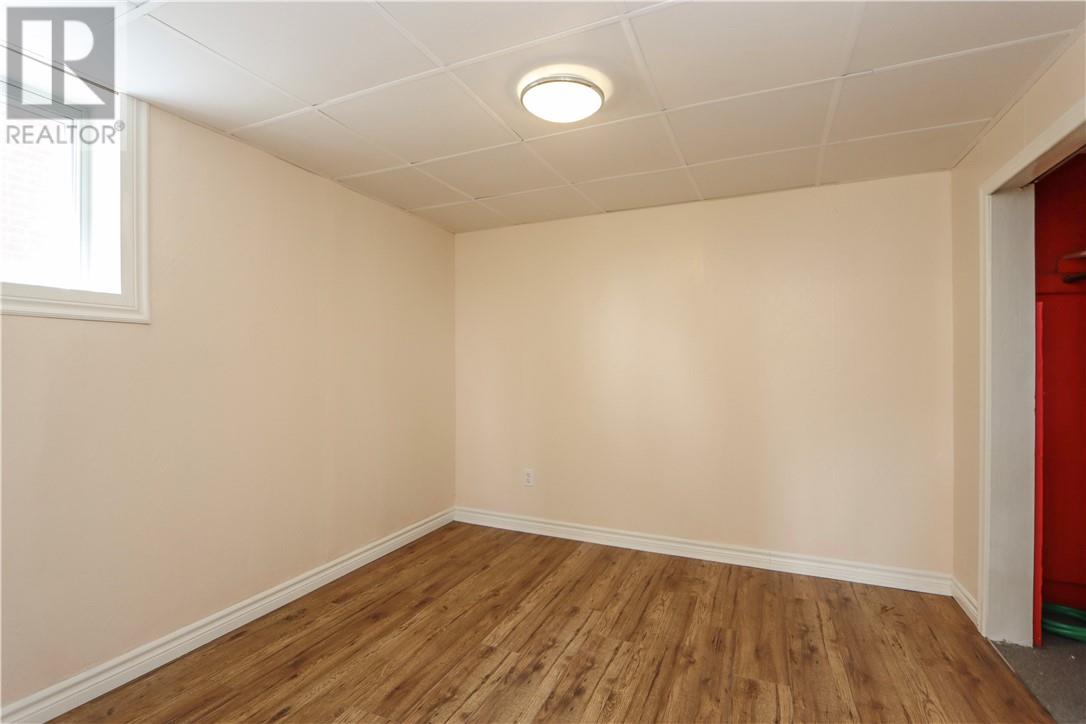 17 Landsend Street - Image 23