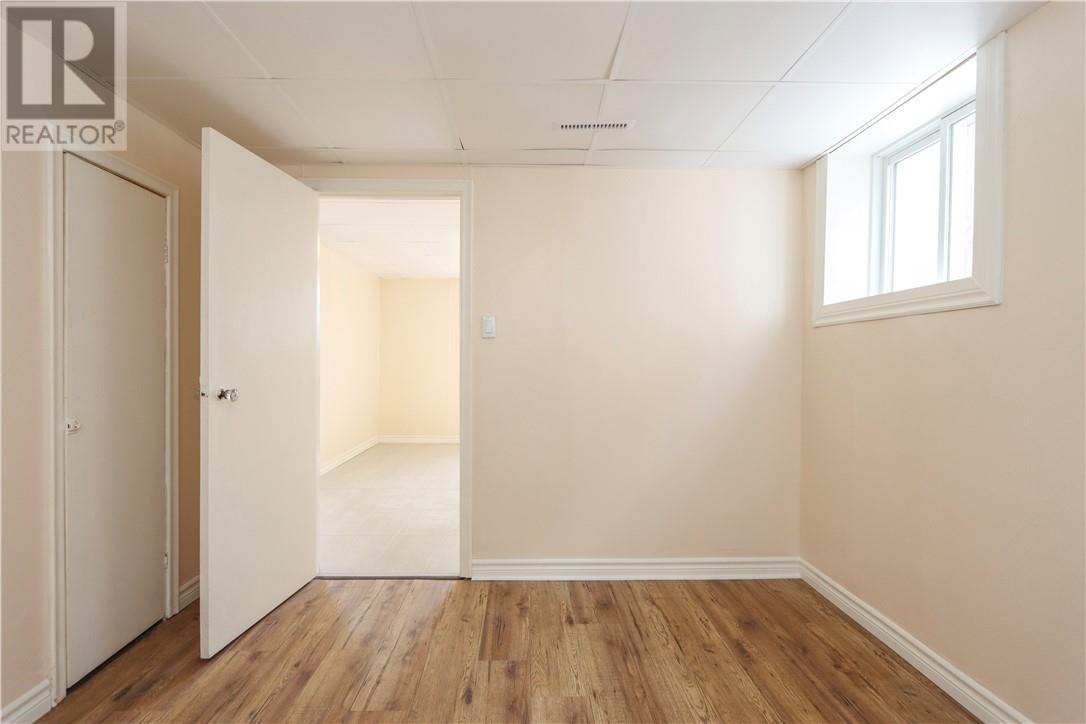 17 Landsend Street - Image 24