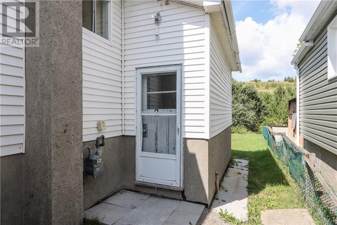 17 Landsend Street - Image 27