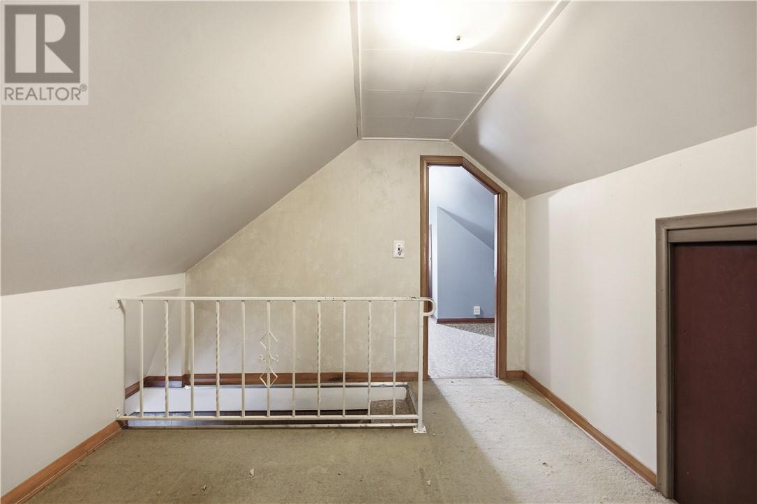 689 Ontario Street - 21
