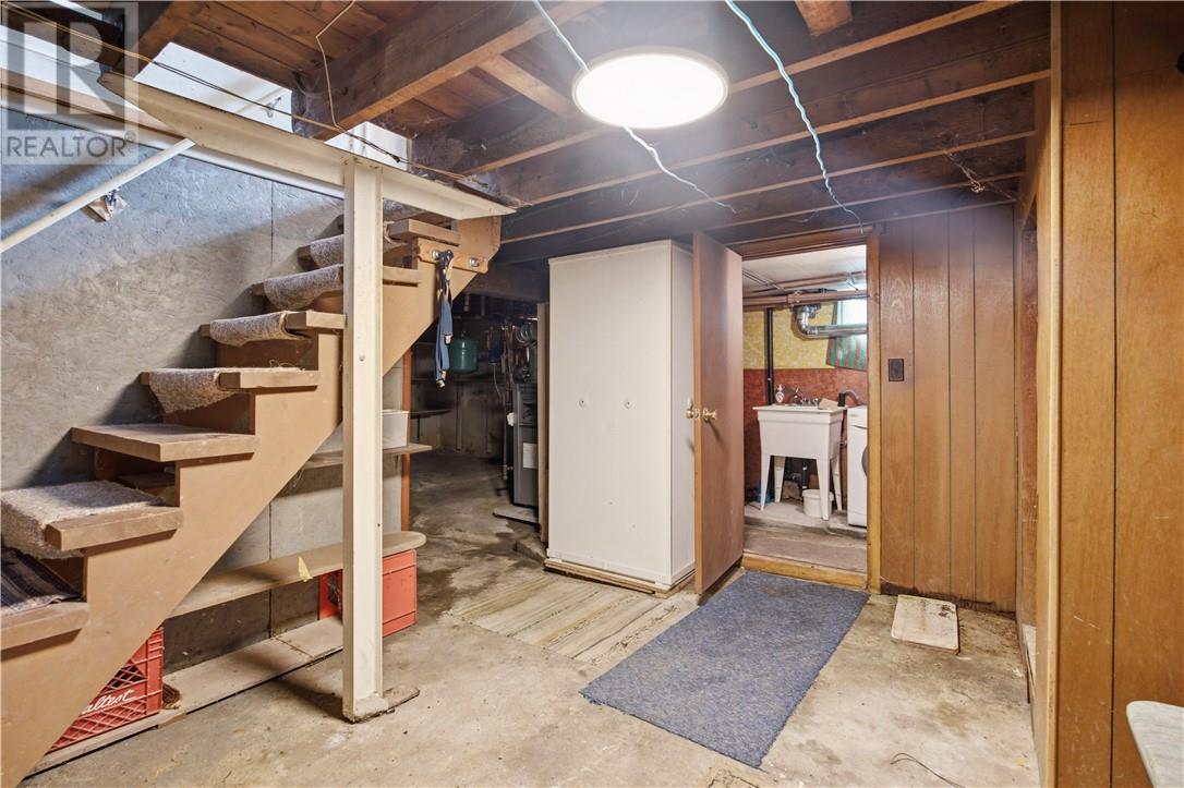 689 Ontario Street - 24