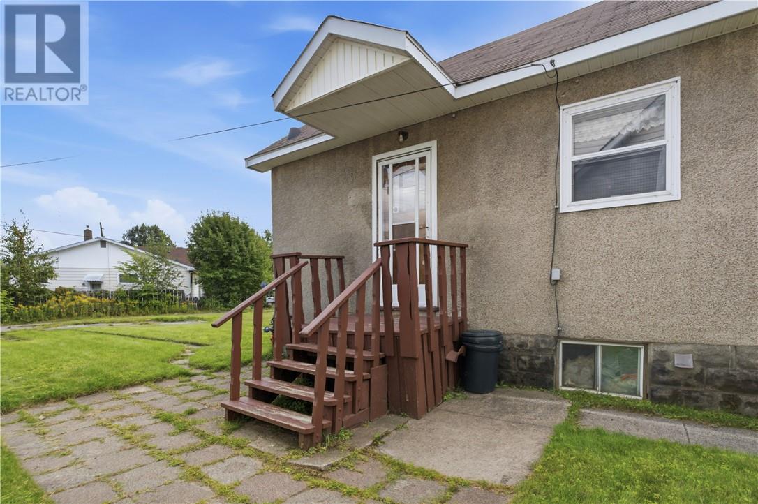 689 Ontario Street - 5