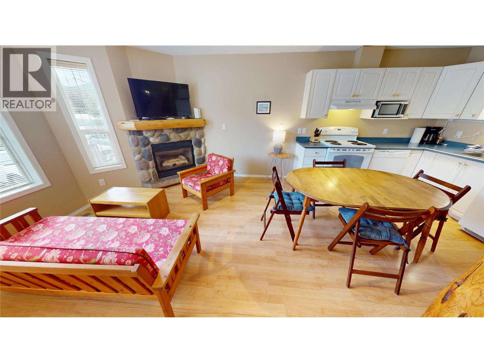 #426 400 Riverside Way - 4