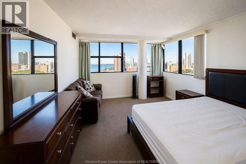 #1303 515 RIVERSIDE DRIVE - 28