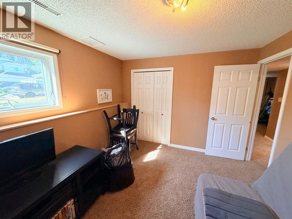 11 Lakhota Crescent W - 16