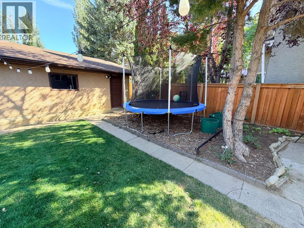 11 Lakhota Crescent W - 23