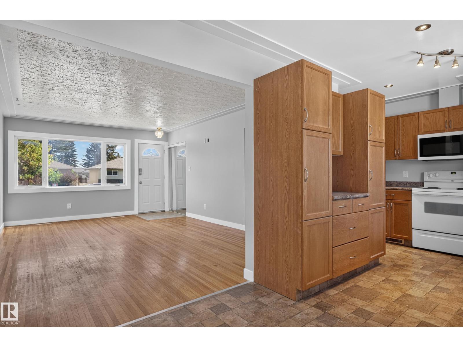 13214 123 ST NW - 8