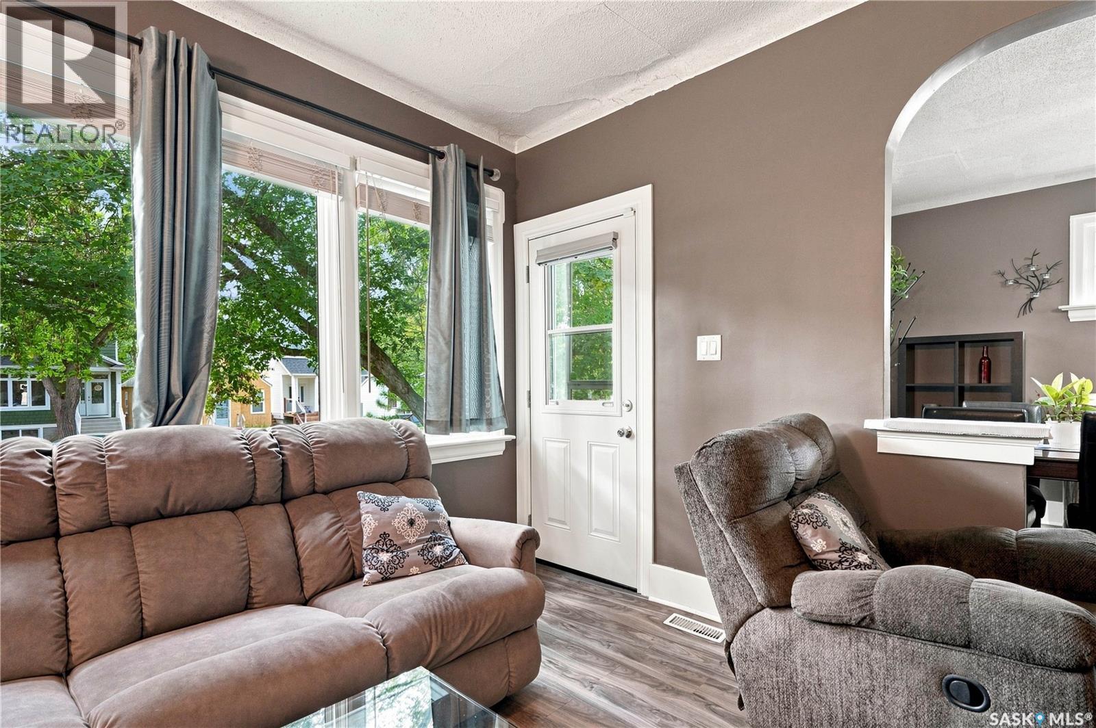 2011 Lorne AVENUE - 7