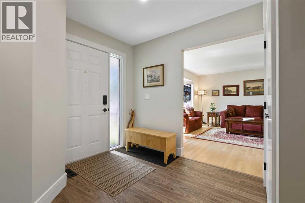 315 Woodpark Place SW, Woodlands, Calgary photo 3