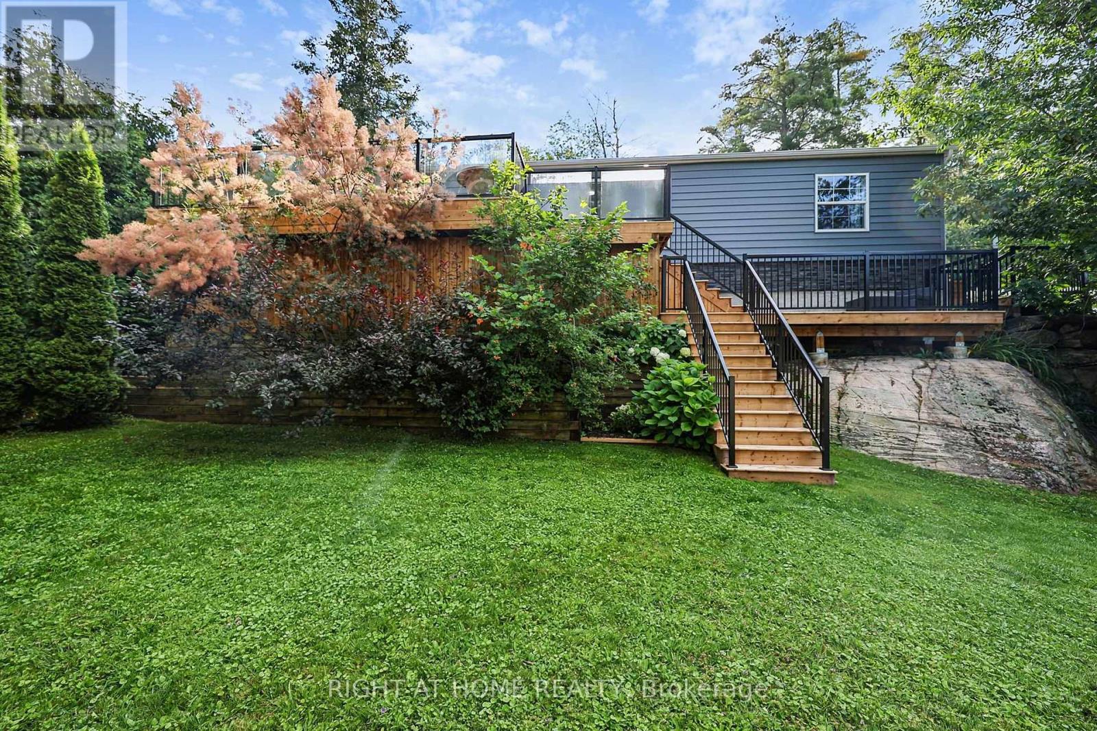 8168 LAIDLAW AVENUE - 25