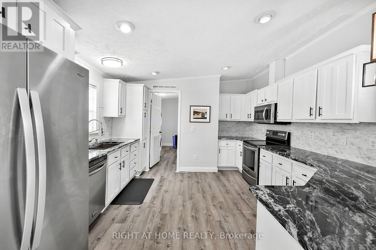 8168 LAIDLAW AVENUE - 35