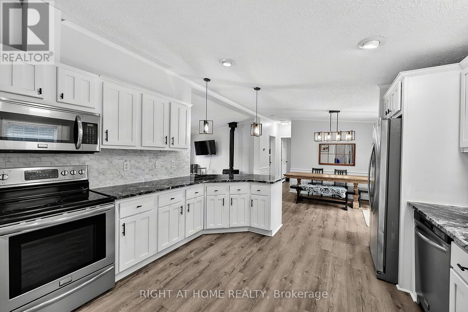 8168 LAIDLAW AVENUE - 36
