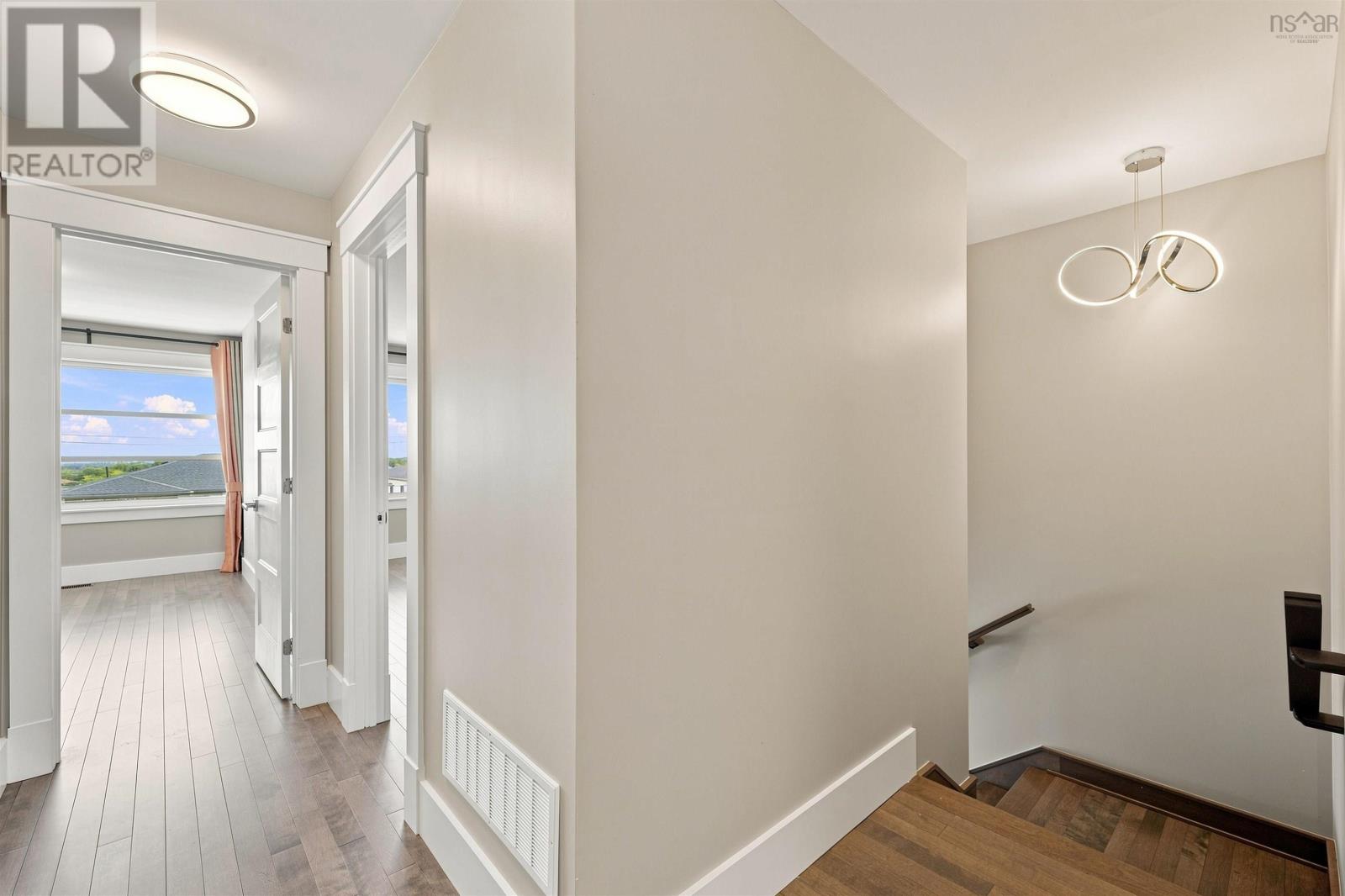 Property 28 of 49 of 46 Grenoble Court