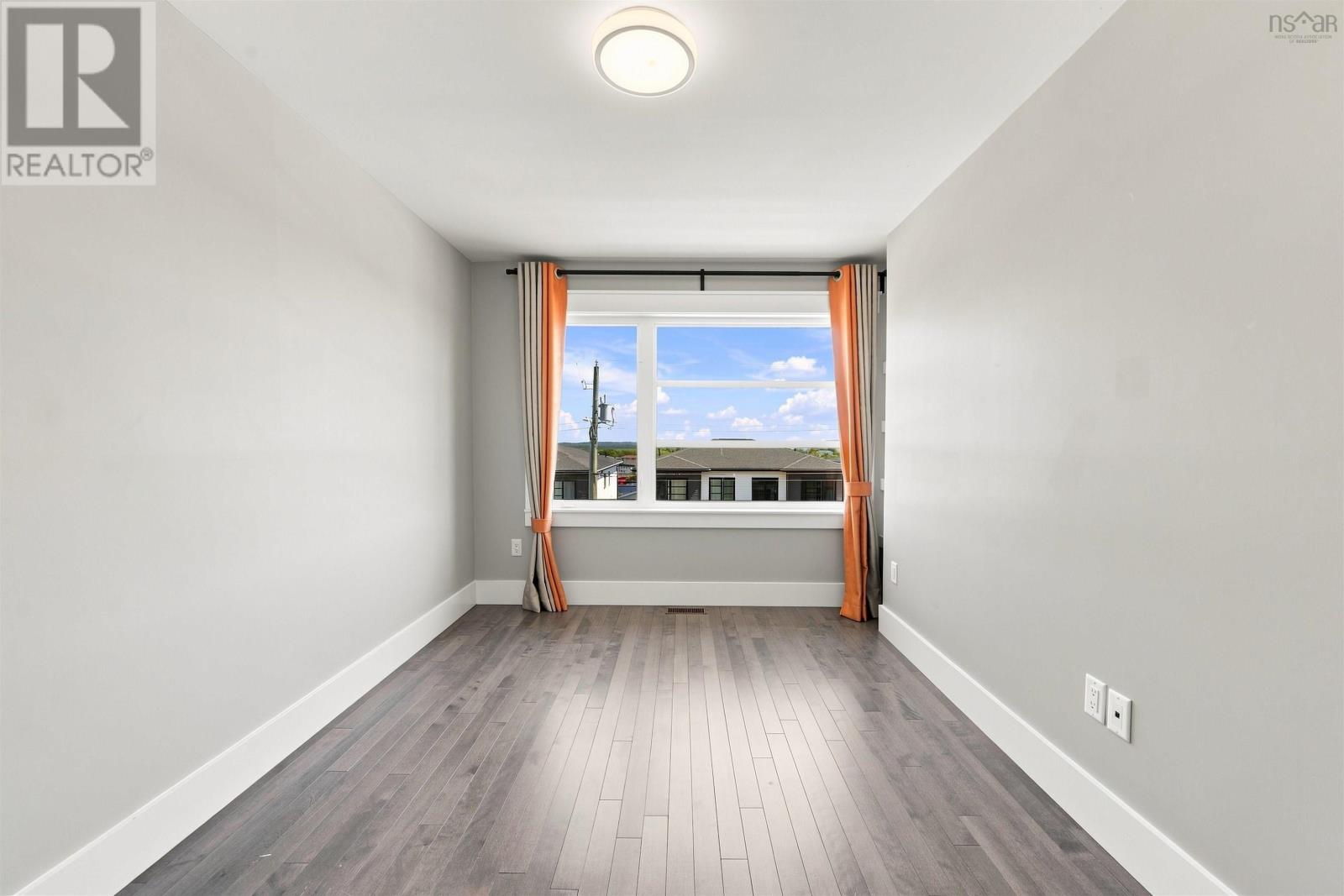 Property 36 of 49 of 46 Grenoble Court
