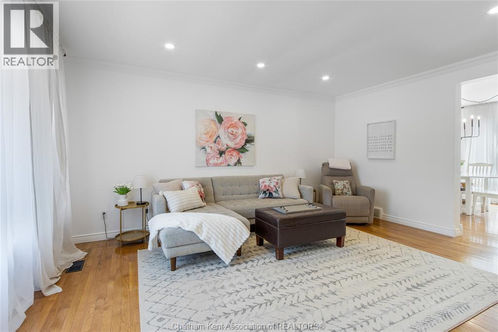 76 PAMELA CRESCENT - 8