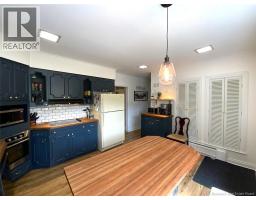 3pc Bathroom - 28 Lawson Street, Edmundston, NB E3V1Z4 Photo 6