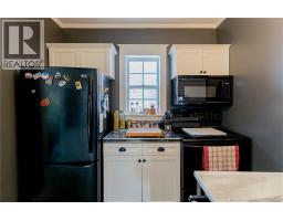 Enclosed porch - 172 Park Street, Moncton, NB E1C2B6 Photo 11