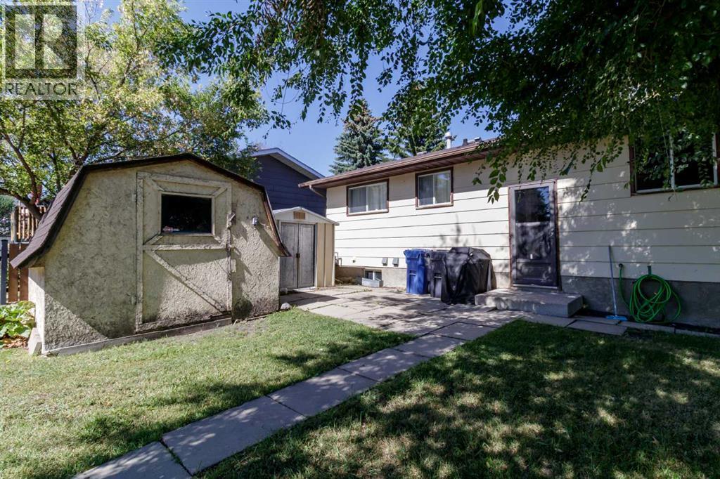 Listing photo – 40 Laura Close, Penhold