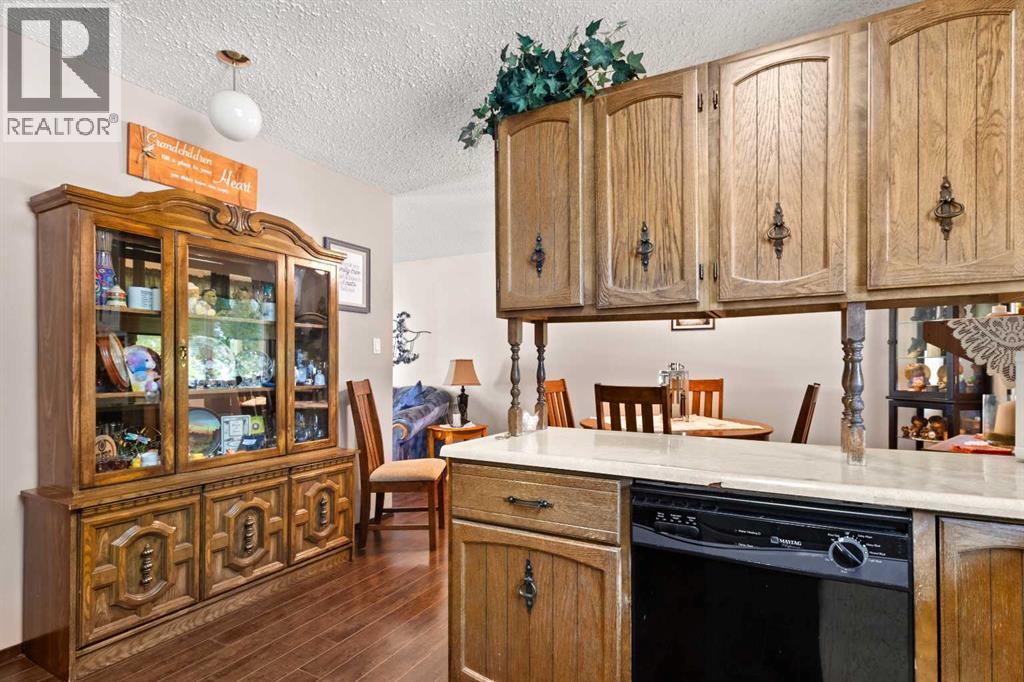 Listing photo – 40 Laura Close, Penhold