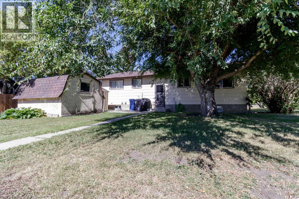 Listing photo – 40 Laura Close, Penhold