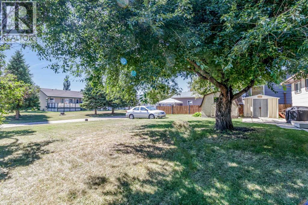 Listing photo – 40 Laura Close, Penhold
