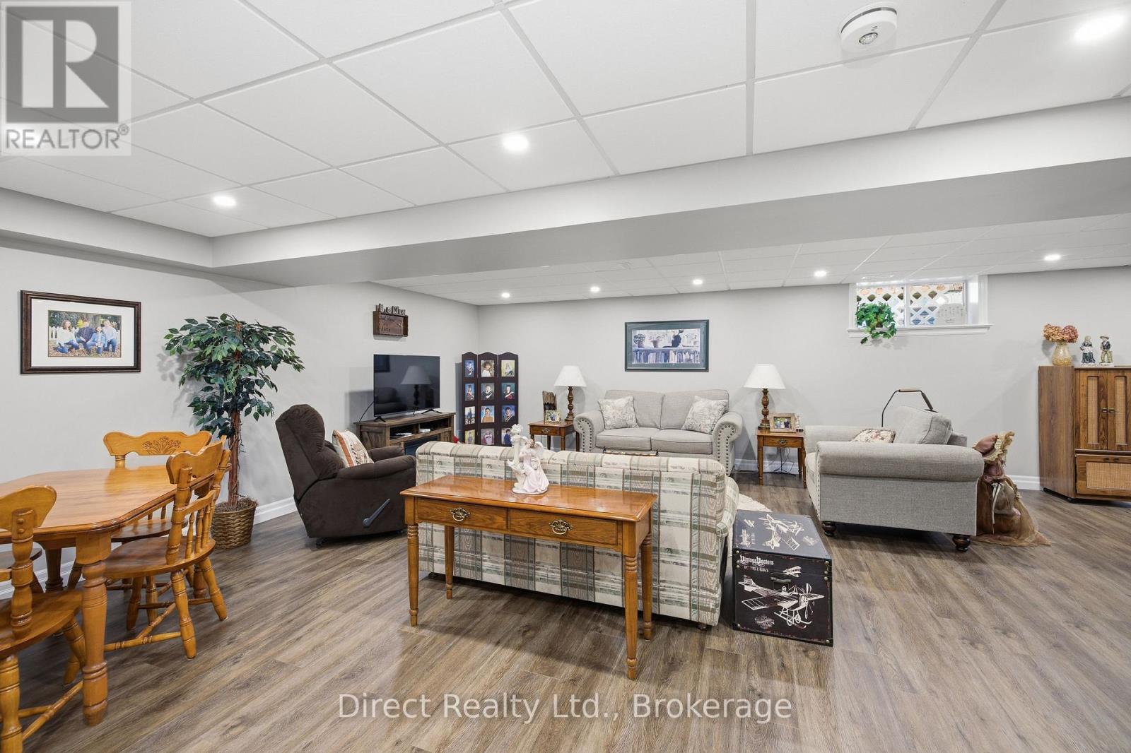 35 HUMMINGBIRD DRIVE - 19