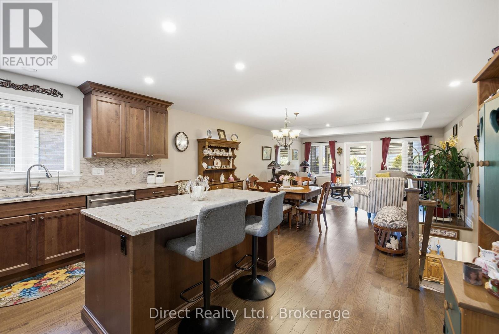 35 HUMMINGBIRD DRIVE - 8