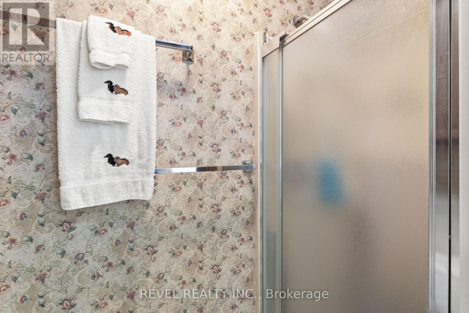 126 PINEWOOD BOULEVARD - Image 38