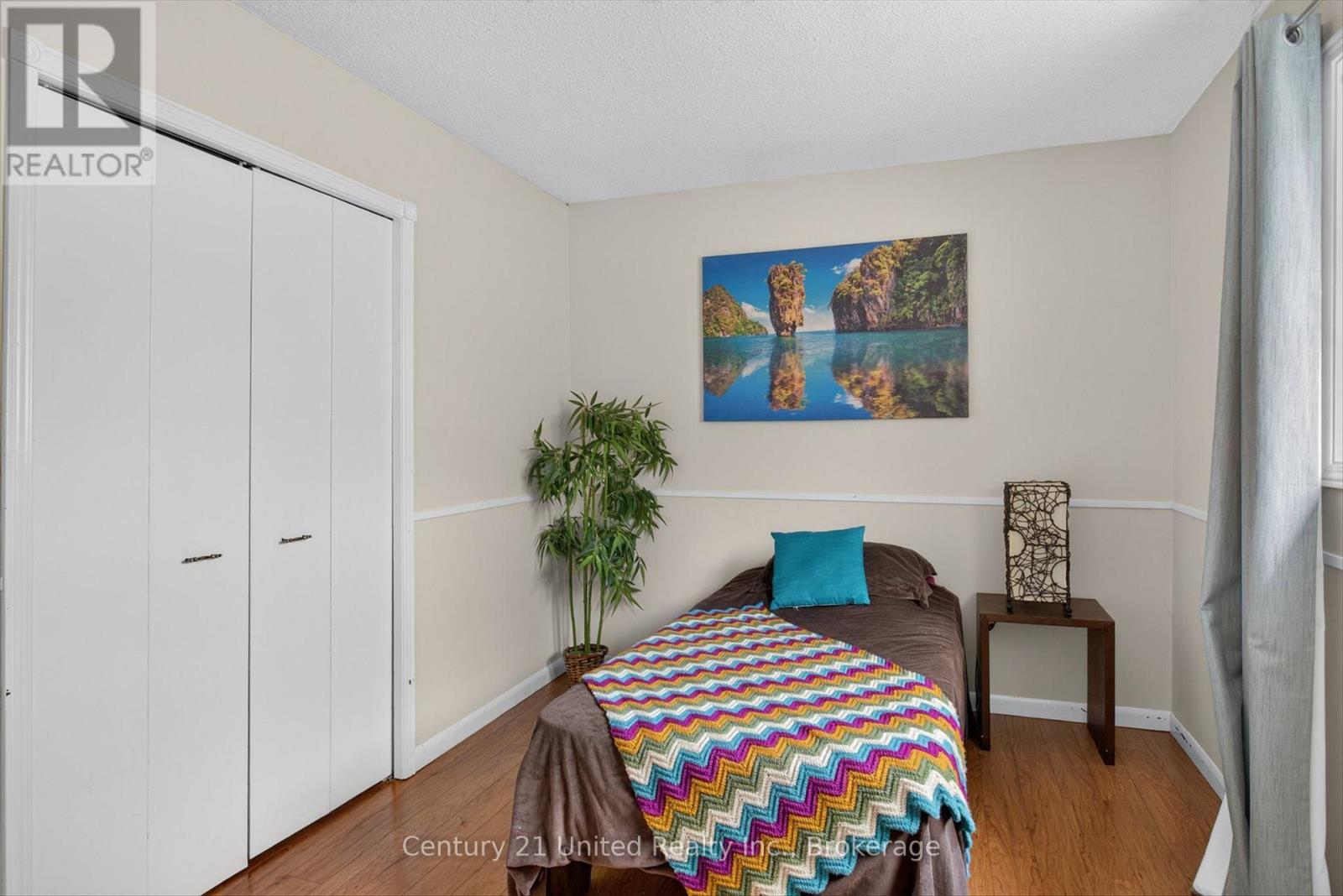 2121 MEADOWVIEW ROAD - Image 24