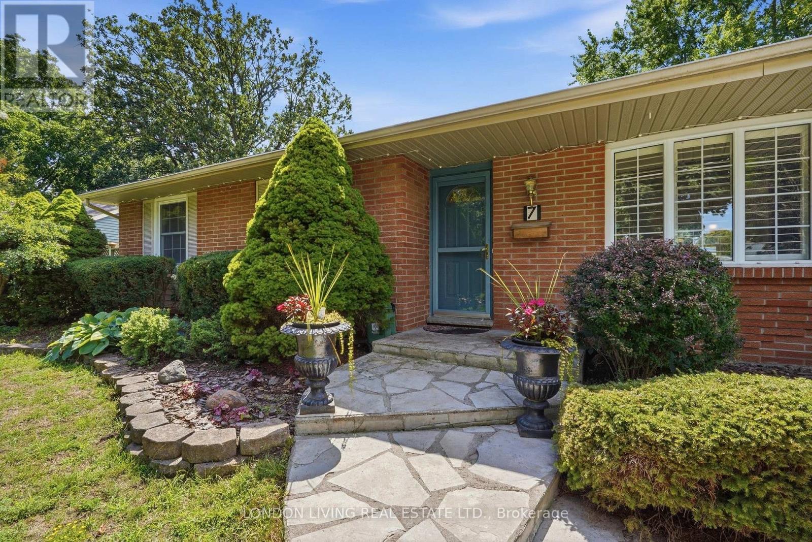 7 GLENBURNIE CRESCENT - Image 3