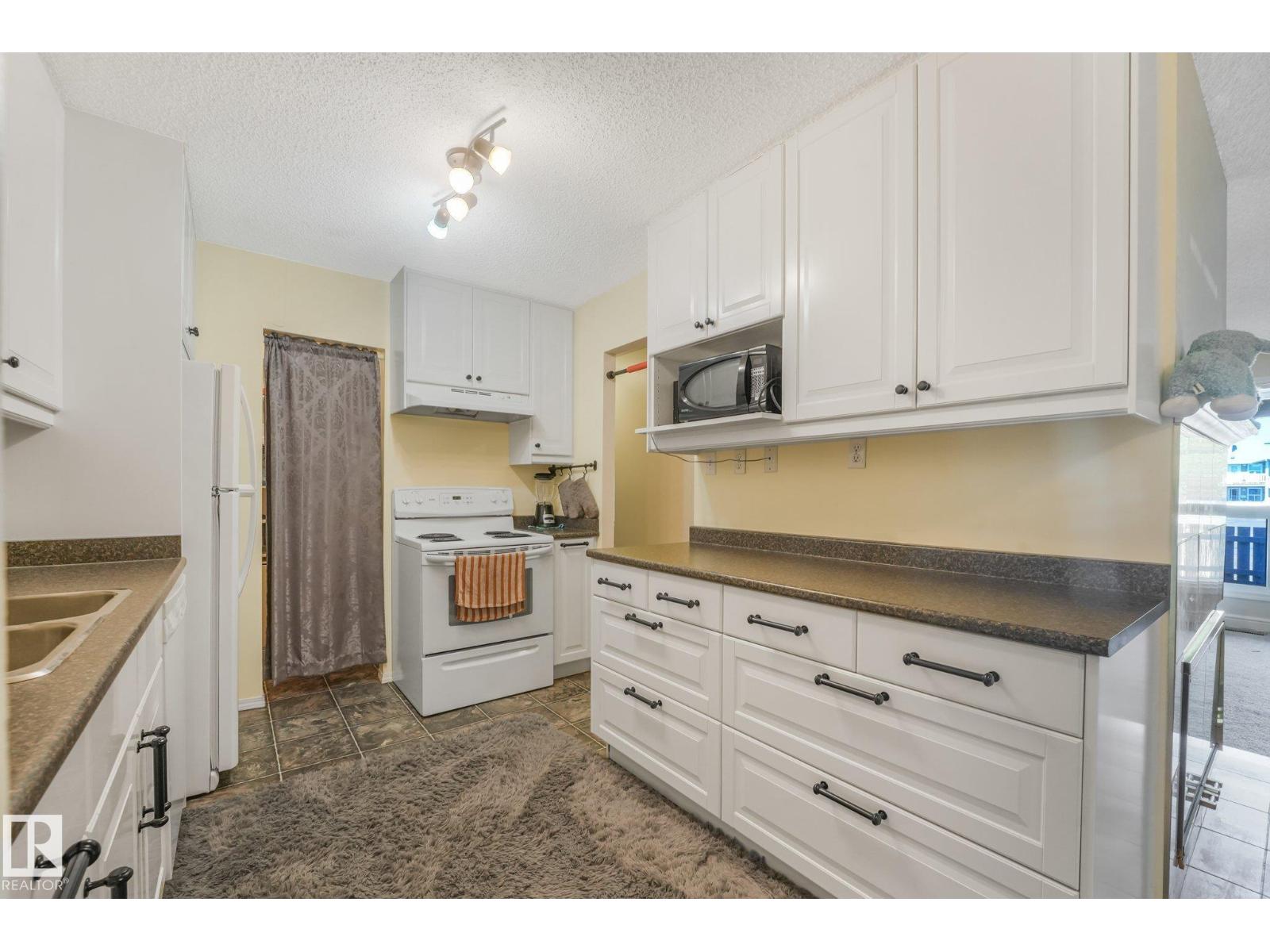 #49 2703 79 ST NW - 8
