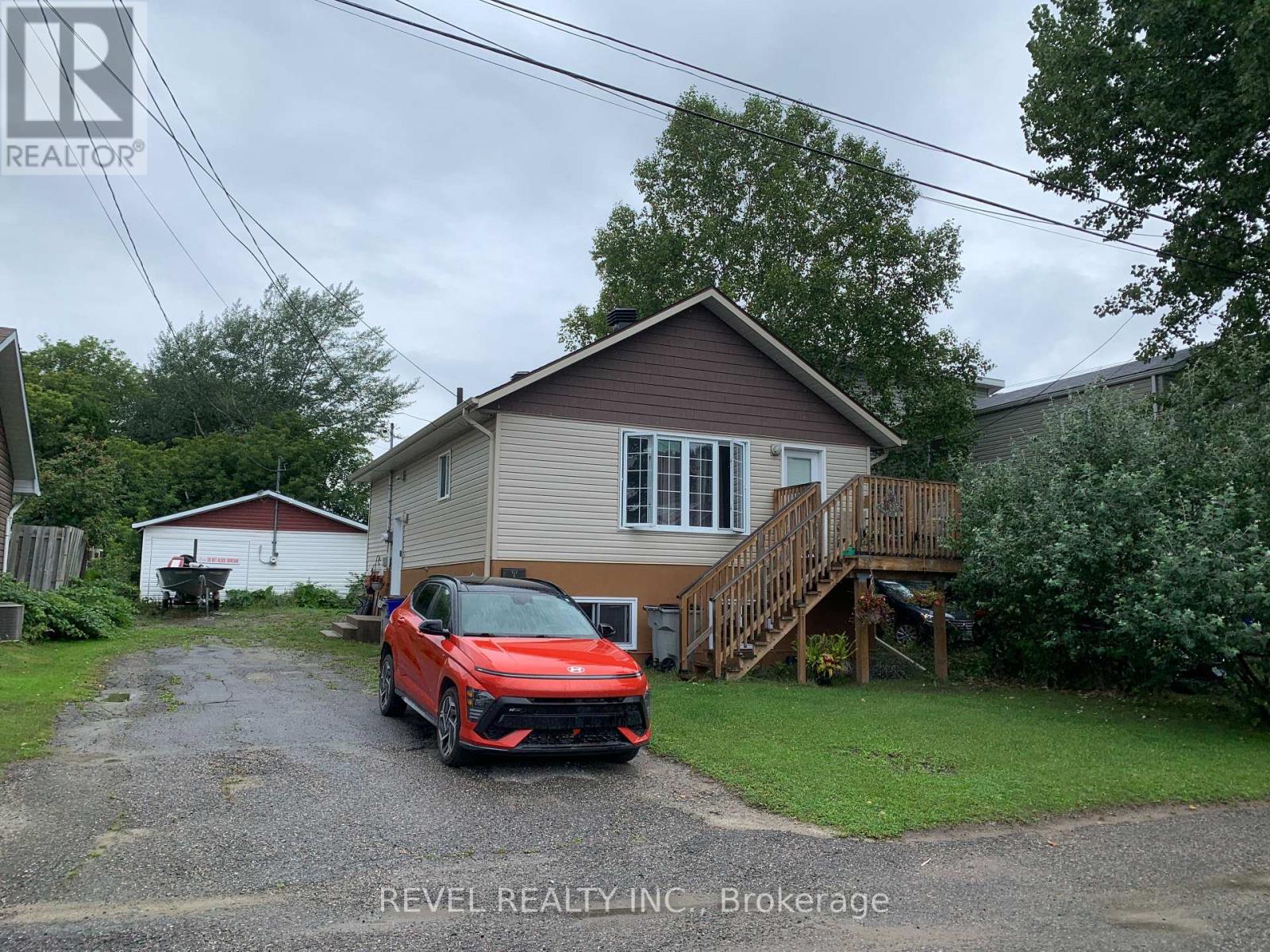 155 CAMERON STREET N - 1