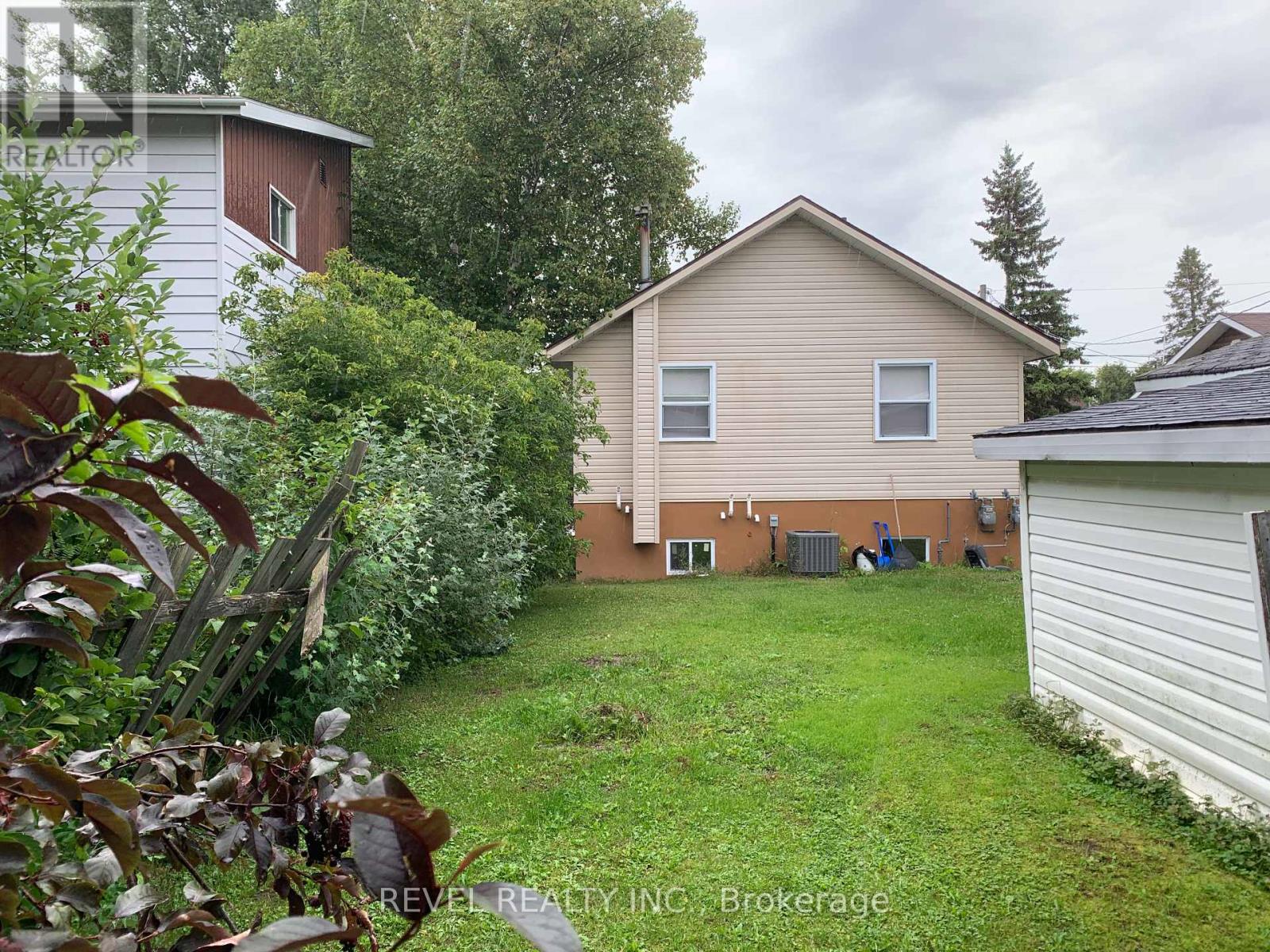 155 CAMERON STREET N - 7